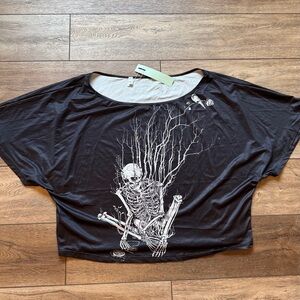 NWT Skeleton Art T-Shirt
